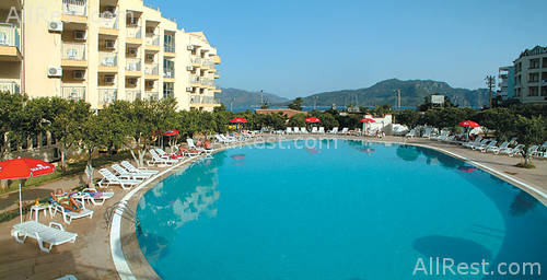Caprice Beach Hotel 3